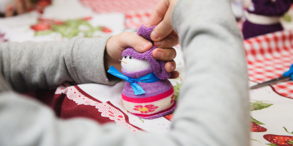 Plant Perfect-Bismarck-North Dakota-Kid-friendly Holiday Crafts-snowman cotton ball craft